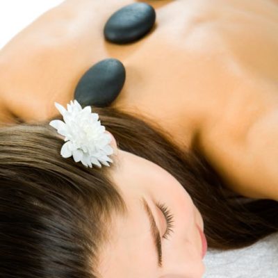 Massage-aux-pierres-chaudes détente assurée Guinot