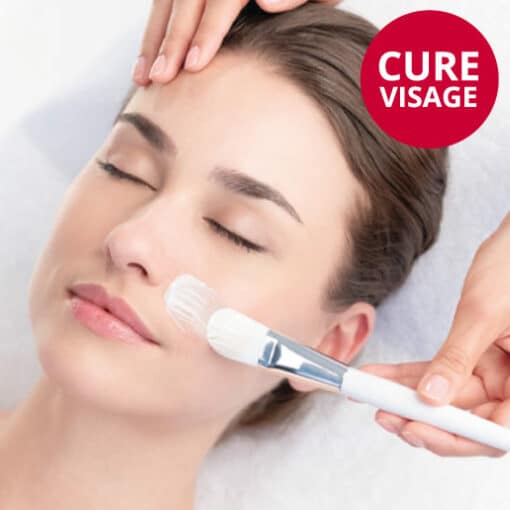 Gommez les signes de l'âge et les taches brunes avec la cure visage Hydra Peeling